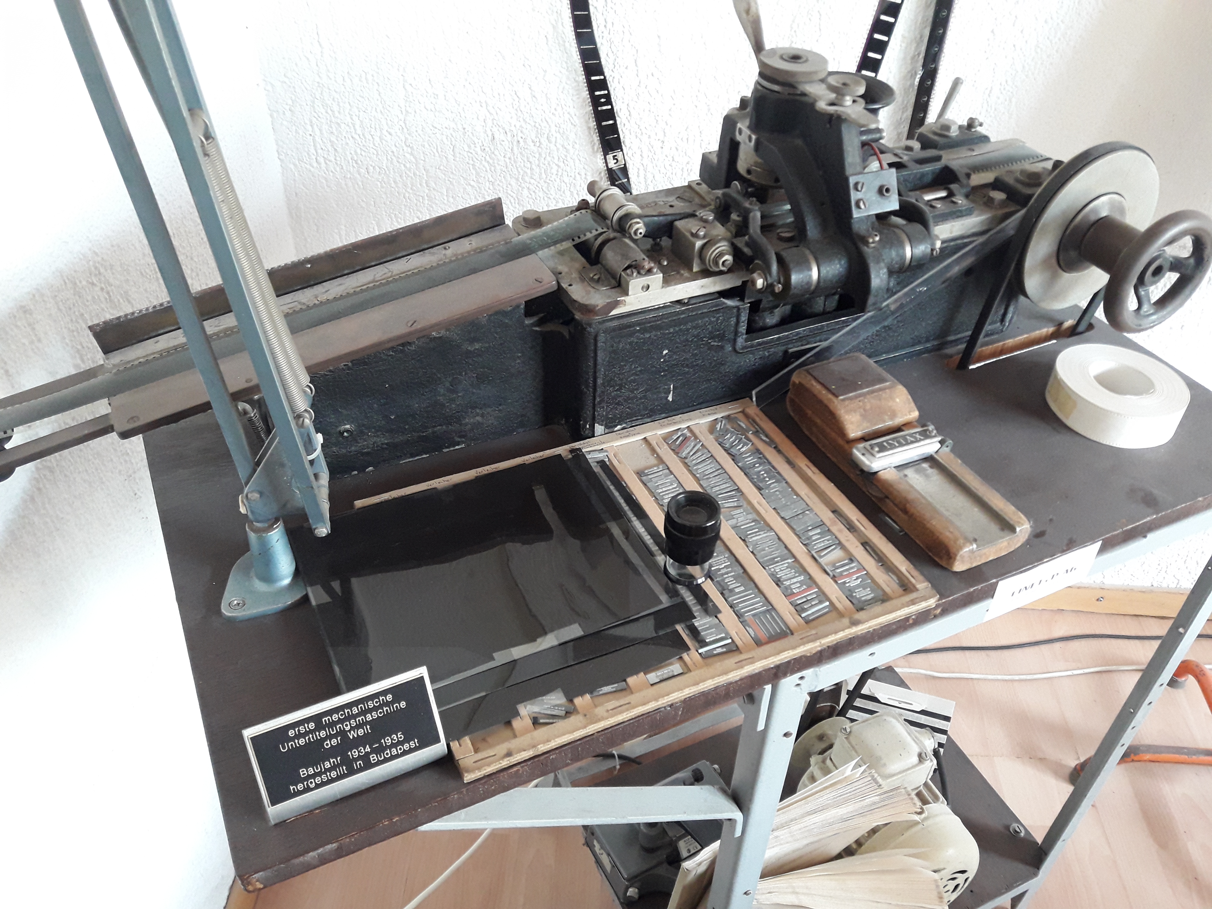 Erste Untertitelmaschine (Detail 1)