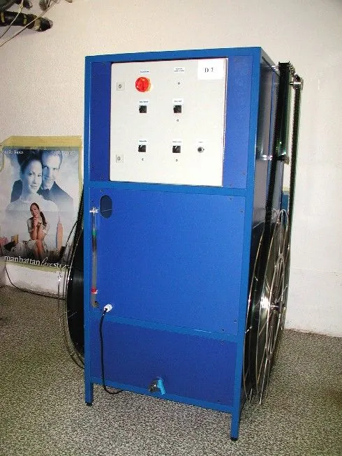 Machine à vapeur pour le nettoyage des films